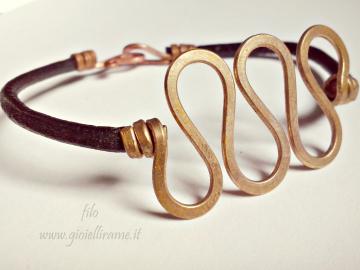 Bracciale artigianale in bronzo, rame e cuoio nero