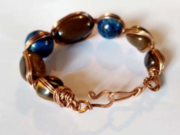 Bracciale in rame e pietre dure, realizzato a mano