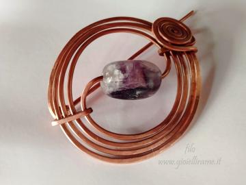 Spilla in rame artigianale con pietra di fluorite