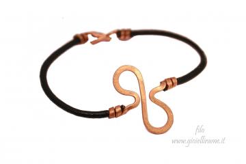 Bracciale atrigianale unisex in rame e cuoio nero Tornante