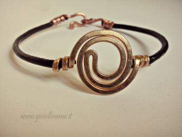 Bracciale artigianale in rame, ottone e cuoio nero Onda dorata